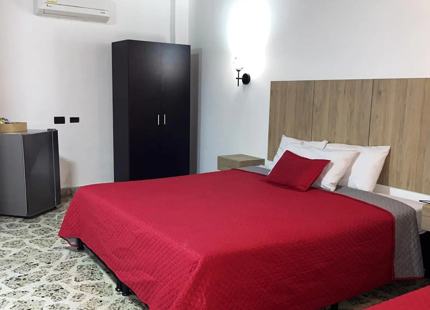 Hotel Ofix Medellín Kolombiya