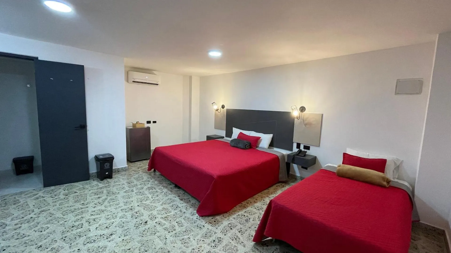 Hotel Ofix Μεντεγίν