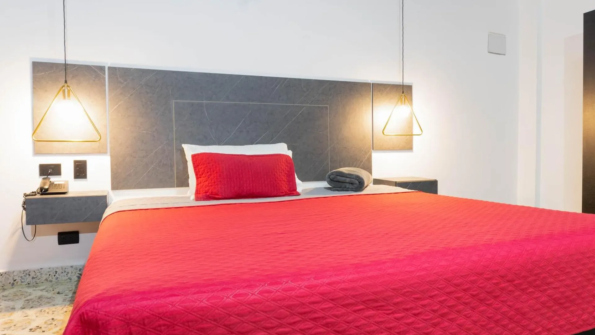 Hotel Ofix Μεντεγίν