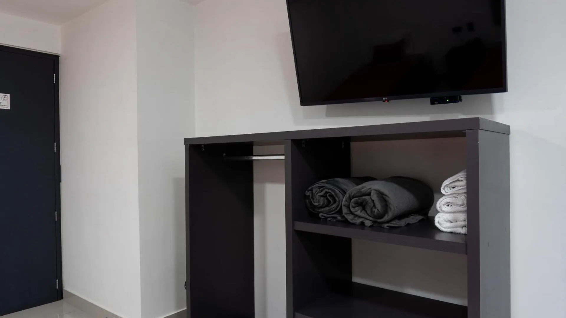 Hotel Ofix Μεντεγίν